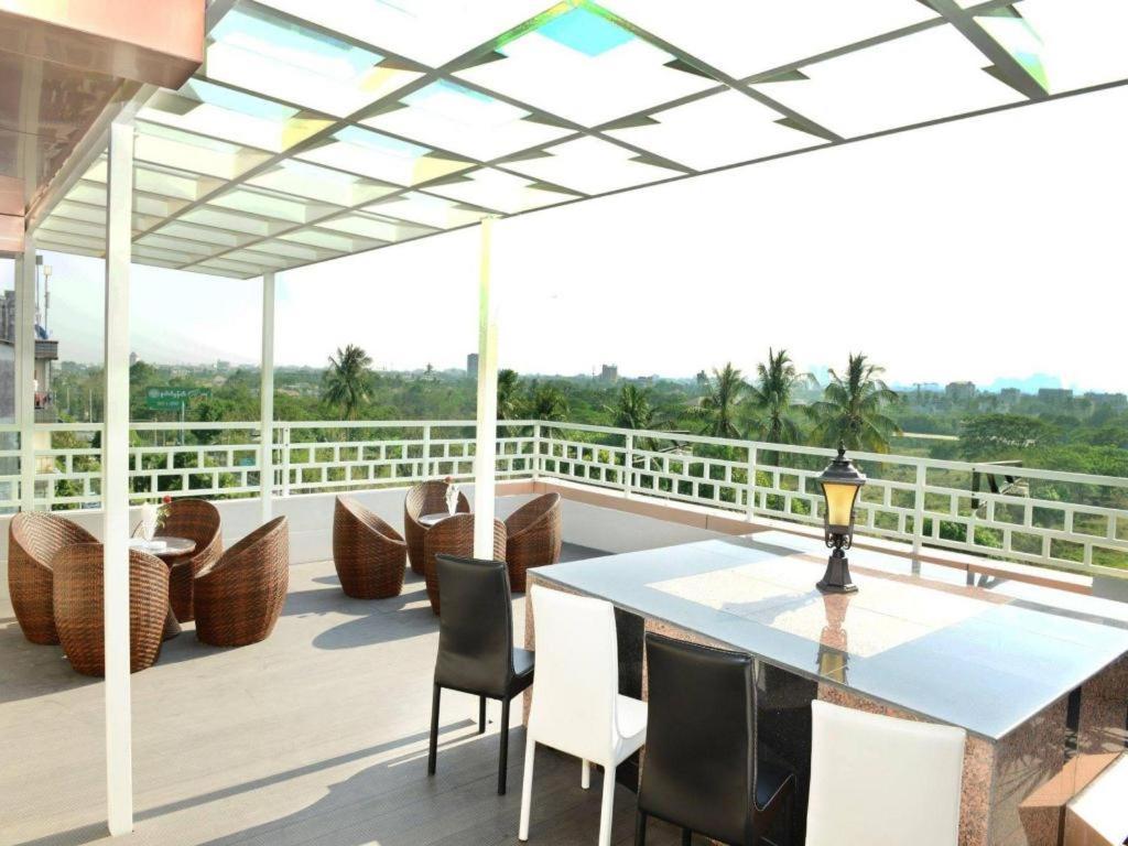 יאנגון 8Day Hotel מראה חיצוני תמונה
