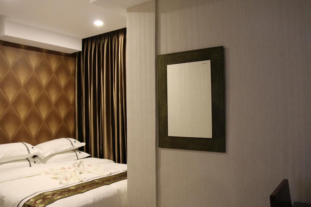 יאנגון 8Day Hotel חדר תמונה